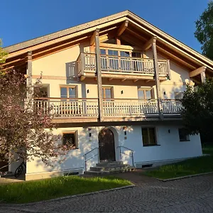 Apartment Barrierefreie 3-zi.-ferienwohnung Mit Gartenzugang In Ruhiger, Zentrumsnaher Lage, Oberammergau